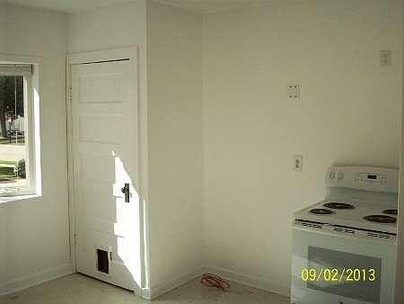 5th image of 215 Lounsbury St