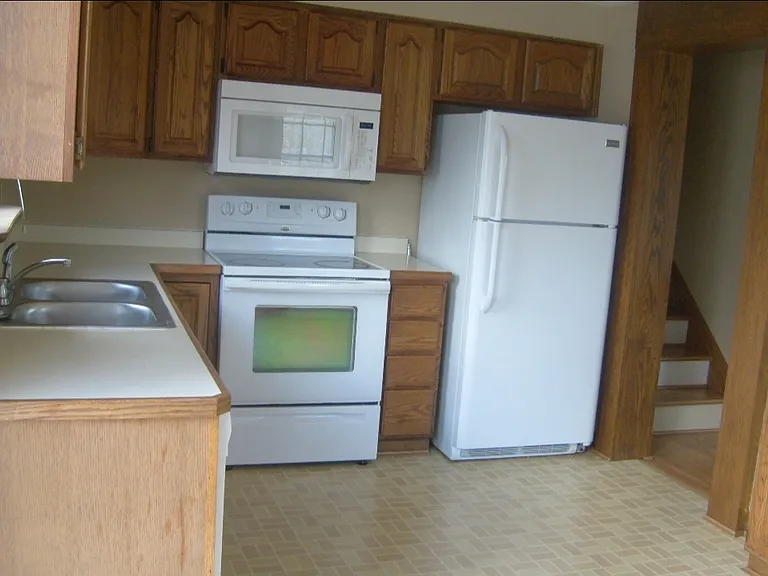 Kitchen/dining room.