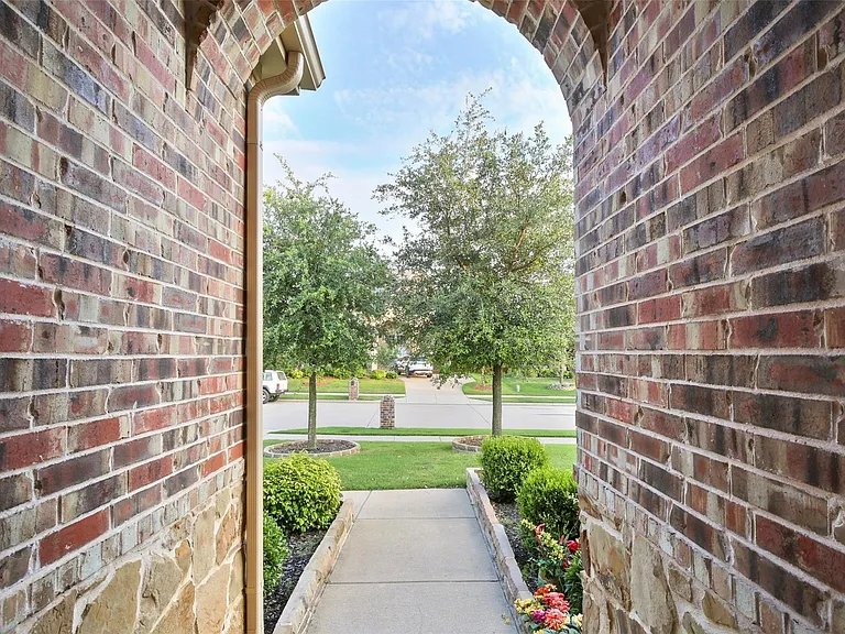 9670 Lance Dr — Photo 12