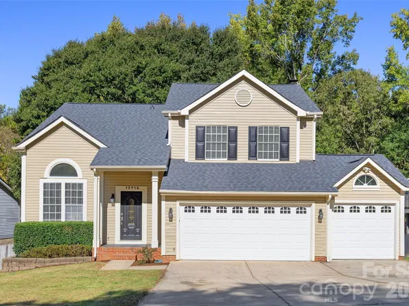 12416 Woodside Falls Rd, Pineville, NC 28134