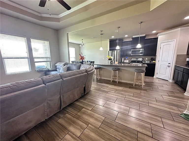 1016 Santa Catalina St — Photo 4