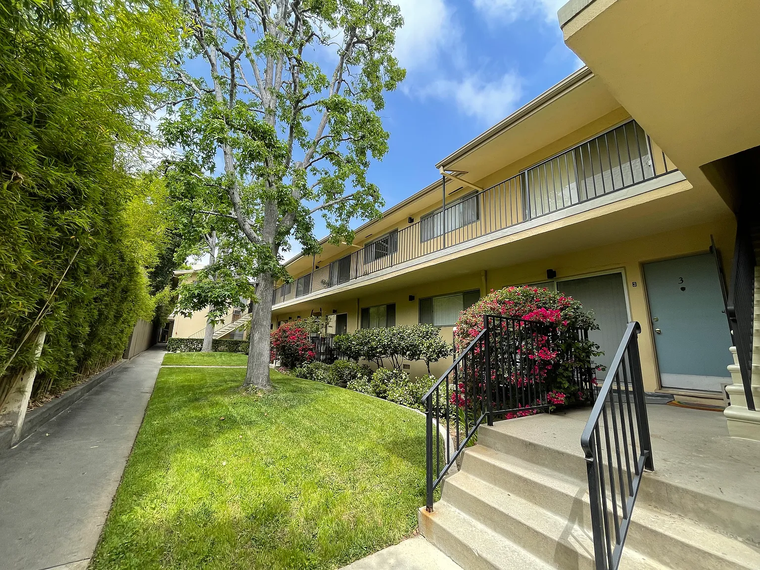 255 S Oakland Avenue — Photo 3