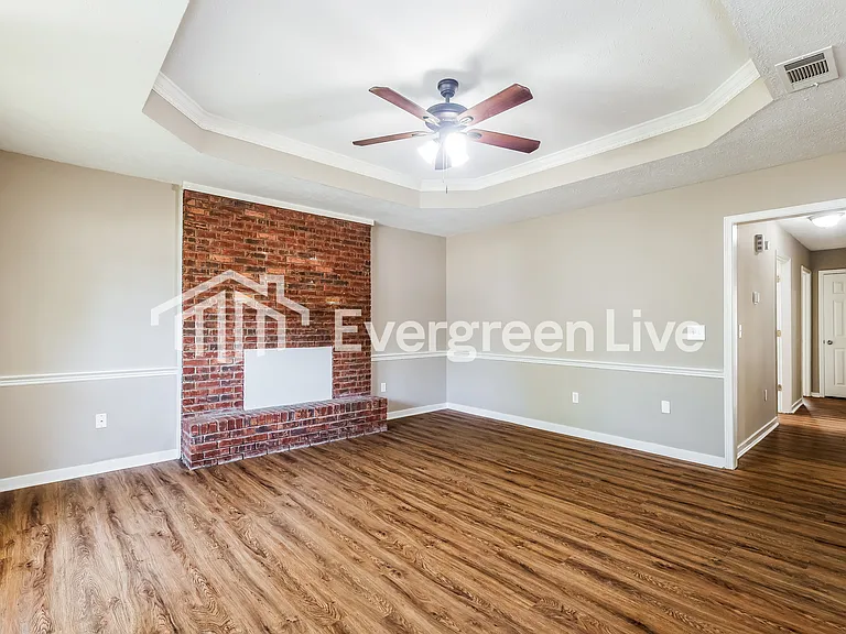 821 Willoway Cv E — Photo 3