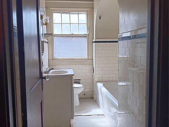 2nd image of 3303 Idlewood Ave