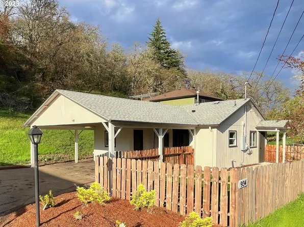934 NW Hill Ave, Roseburg, OR 97471