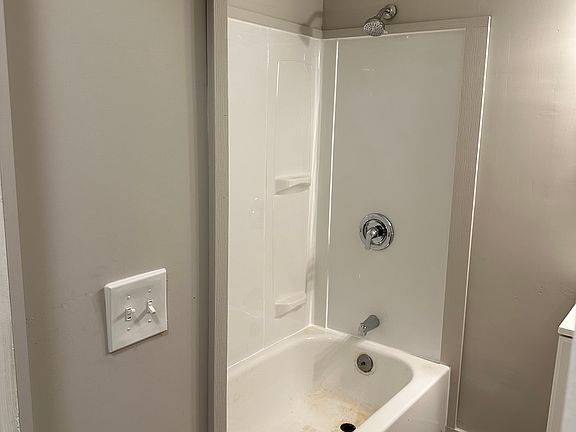 5th image of 5004 Hoover Ave