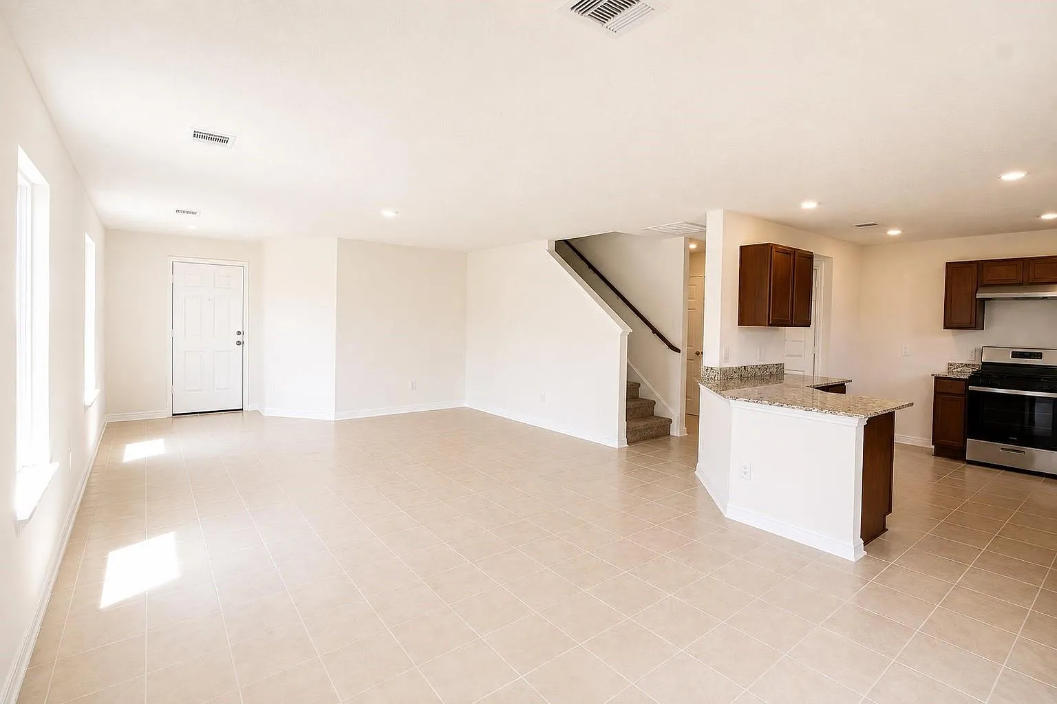 4 bed, 2.5 bath, 1908 sqft, $2,500 — Photo 4