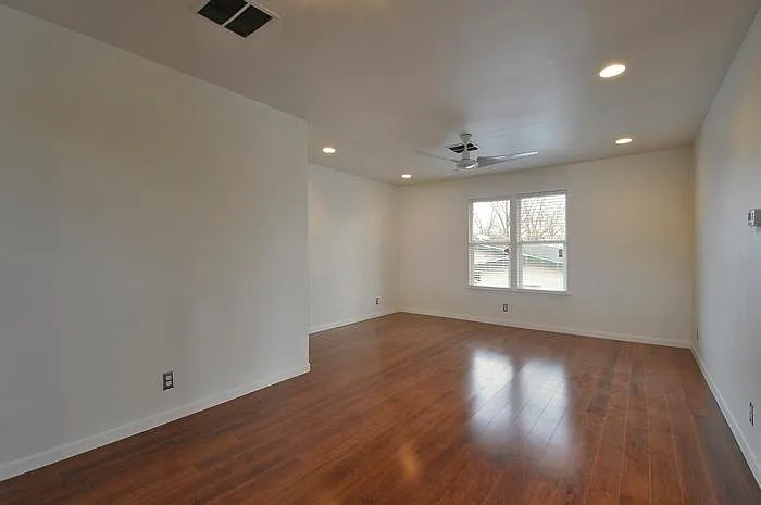 1909 Leona St #202 — Photo 16