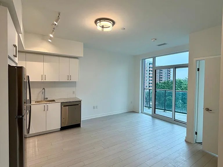 4010 Eglinton Ave W #703 — Photo 14