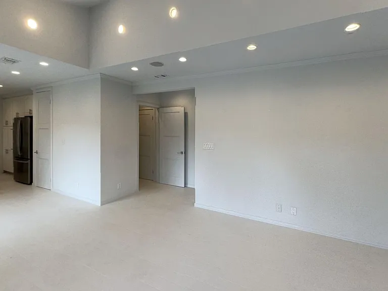 386 Entrada Dr — Photo 7