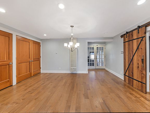 3rd image of 2223 Burnet St