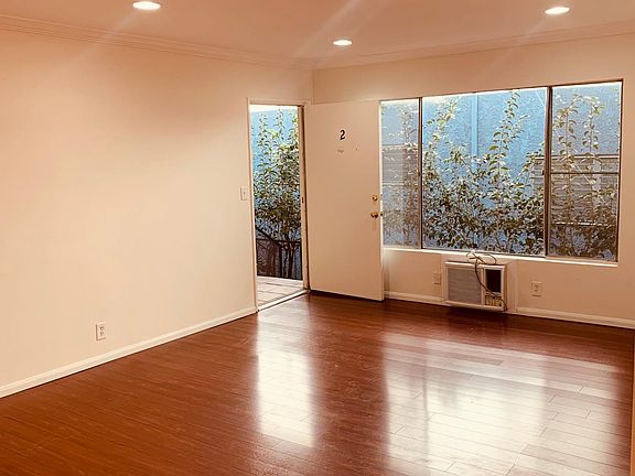4th image of 1036 N Stanley Ave APT 2