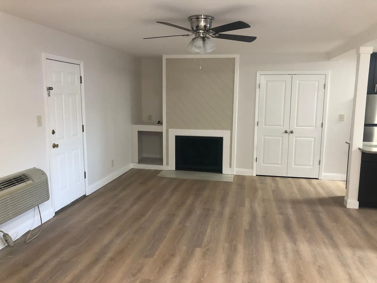Studio, 550 sqft, $925 — Photo 3