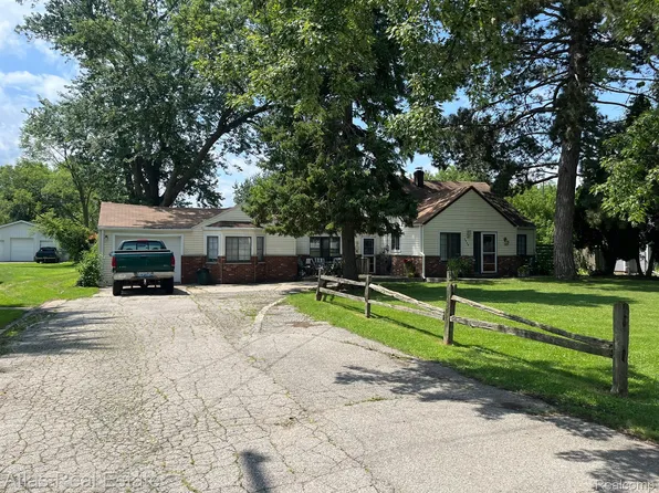 2058 Howe Rd, Burton, MI 48519