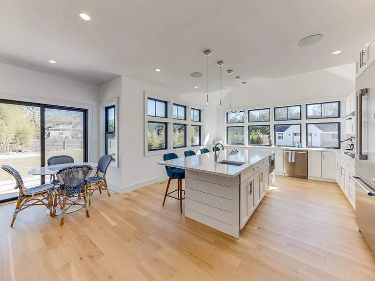13 Brander Pkwy — Photo 2