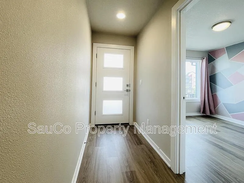 3 bed, 3.0 bath, 1697 sqft, $2,750 — Photo 2