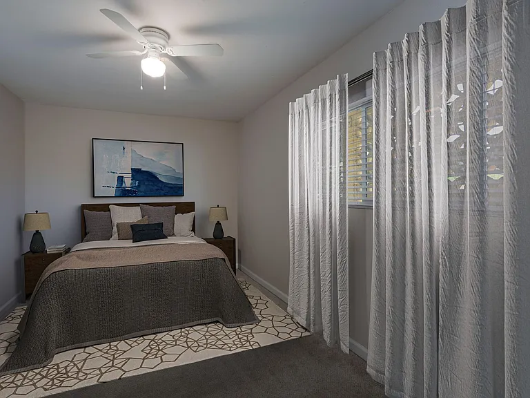 Grossmont Apartments — Photo 14
