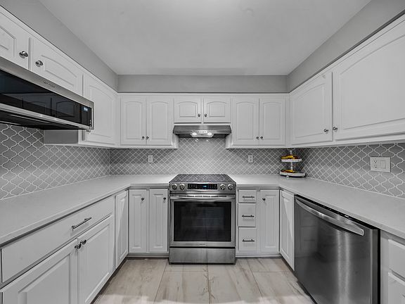 5th image of 76 River Bend Road #C