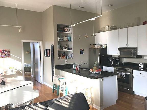 3rd image of 2340 N Elston Ave APT 3F