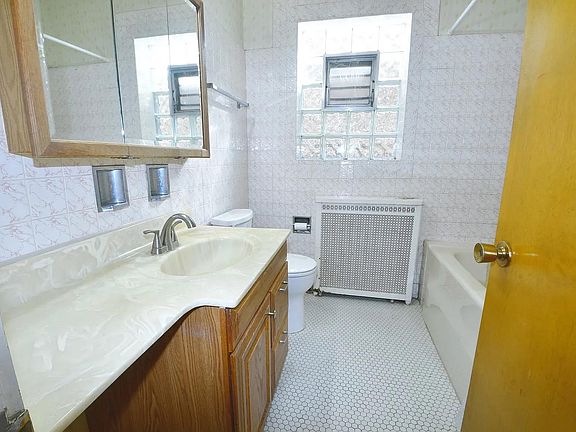 4th image of 5723 N Artesian Ave Floor 1
