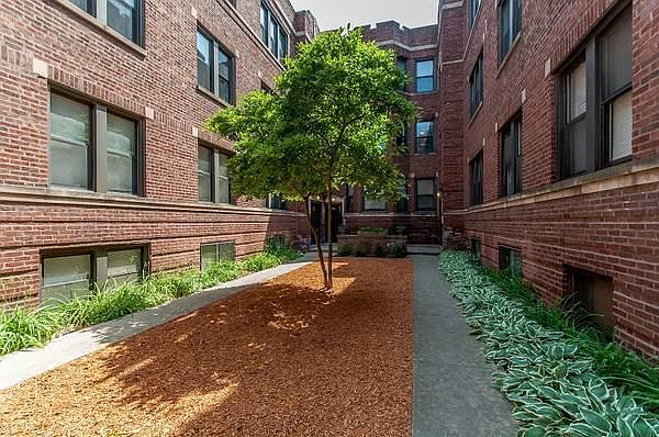 1st image of 5557 1/2 N Magnolia Ave APT 2W
