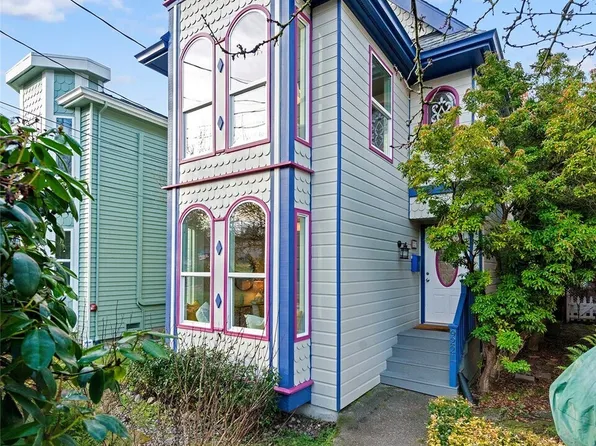 9221 College Way N, Seattle, WA 98103