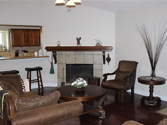 3rd image of 901 Pheasant Dr