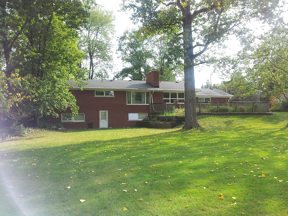 2nd image of 28240 Wildwood Trl