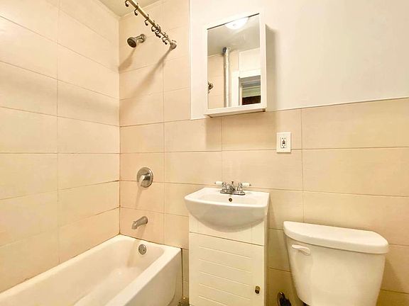 5th image of 528 W 159th St #2B