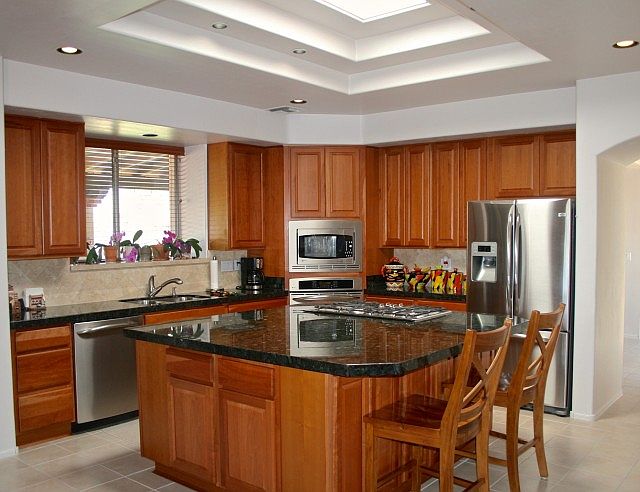 2nd image of 2105 N Wentworth Rd