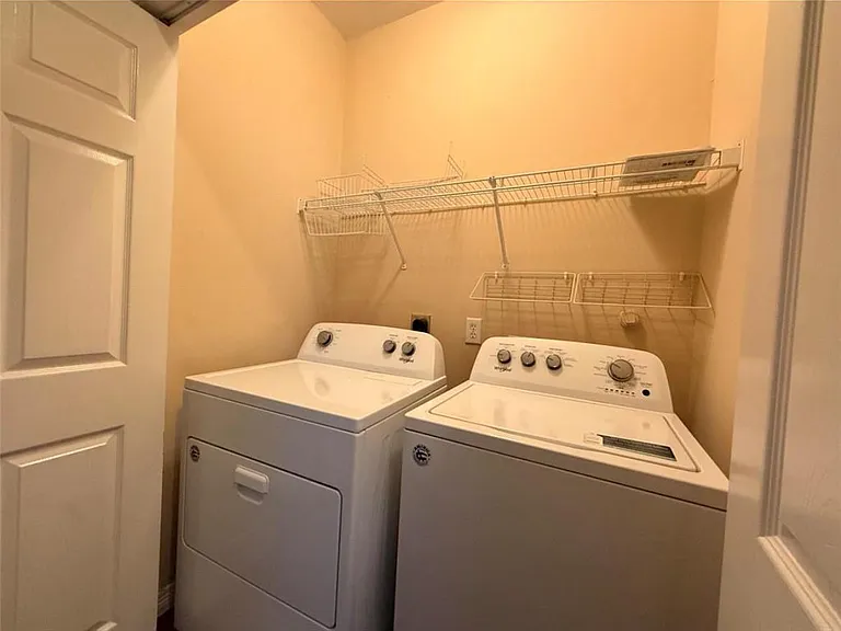 815 Sterling Creek Cir — Photo 16