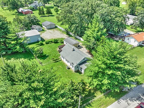 2nd image of 471 Tohill Rd