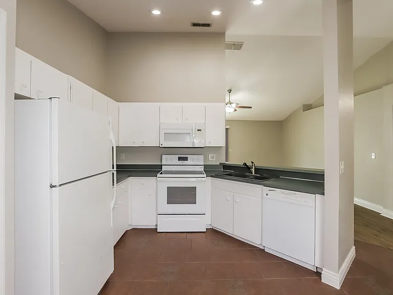 1586 Caroline Ct — Photo 7