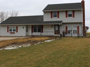 1927 210th St, Manchester, IA 52057