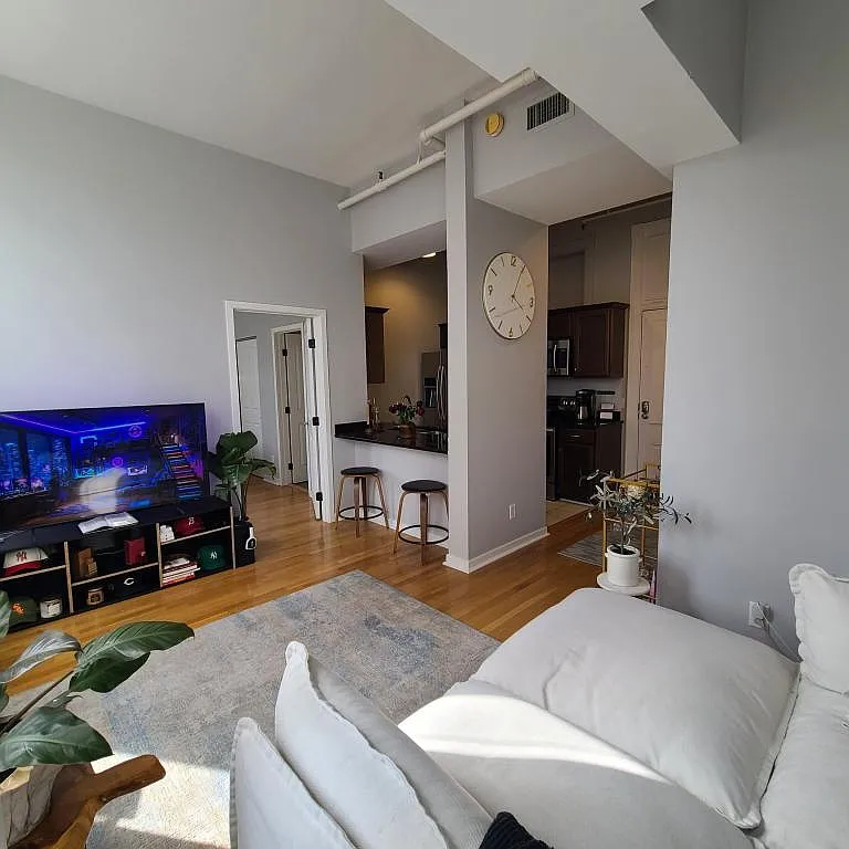 112 W Washington Blvd — Photo 3