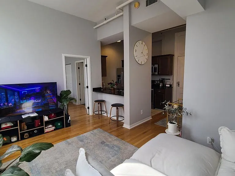 112 W Washington Blvd — Photo 3
