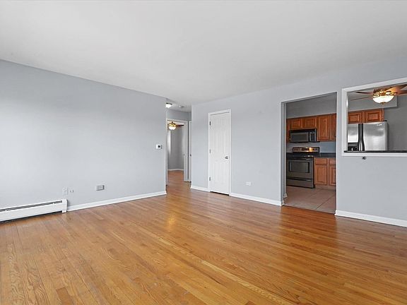 3rd image of 5815 Rose Ave #9