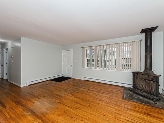 3rd image of 41 Pine St