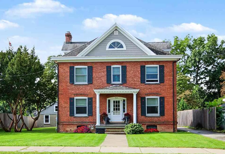 833 Wolcott Ave