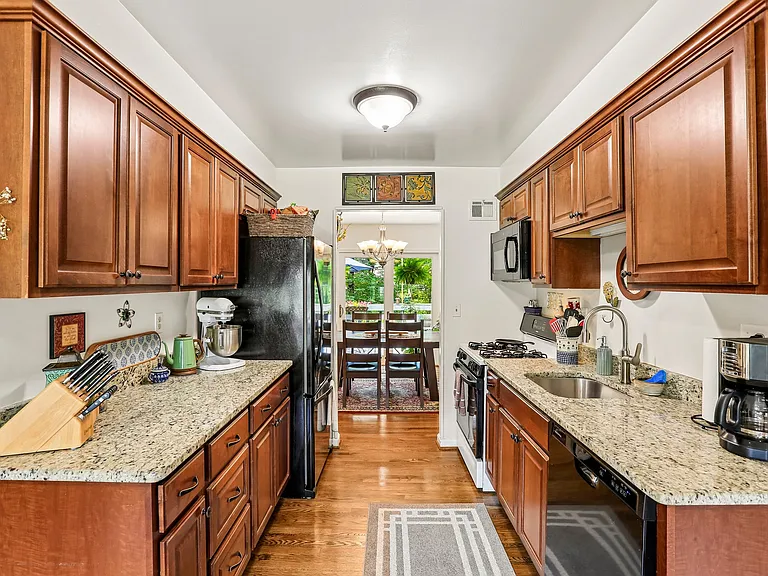 18033 Mill Creek Dr — Photo 21