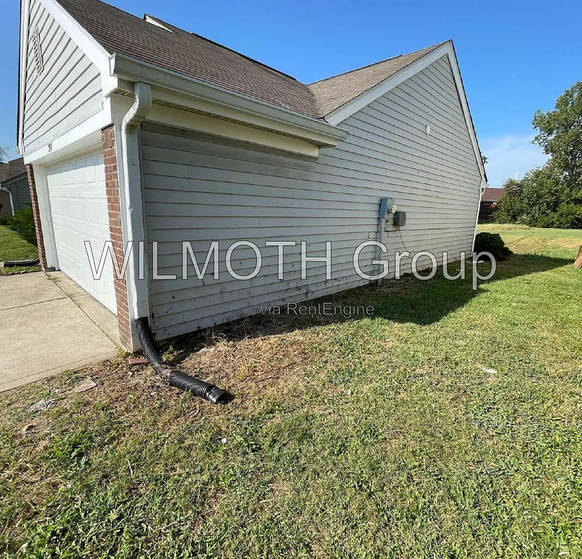 3 bed, 2.0 bath, 1064 sqft, $1,395 — Photo 2