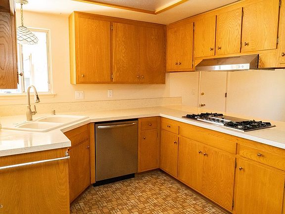 3rd image of 5461 Lehigh St