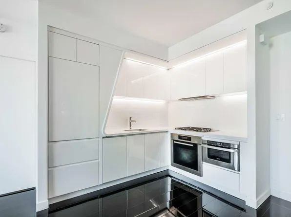 123 Washington Street image 3 of 13