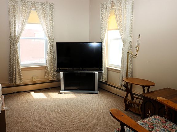 3rd image of 612 Rockingham Street