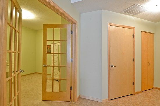 Den / 2nd Bedroom