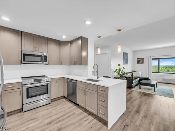 1 Carriage City Plz #1620, Rahway City, NJ 07065