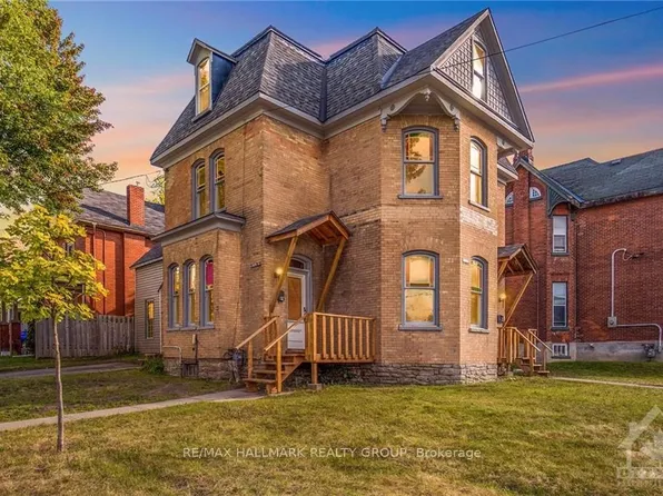 42 Church St W, Smiths Falls, ON K7A 1P7