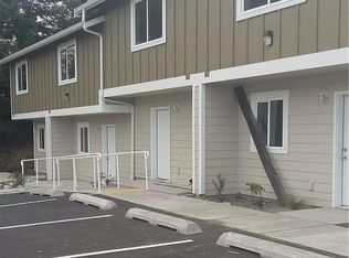 330 NE 7th Ave #1, Oak Harbor, WA 98277