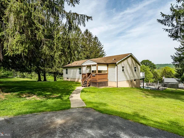 2821 S Hill Camp Rd, Pottstown, PA 19465