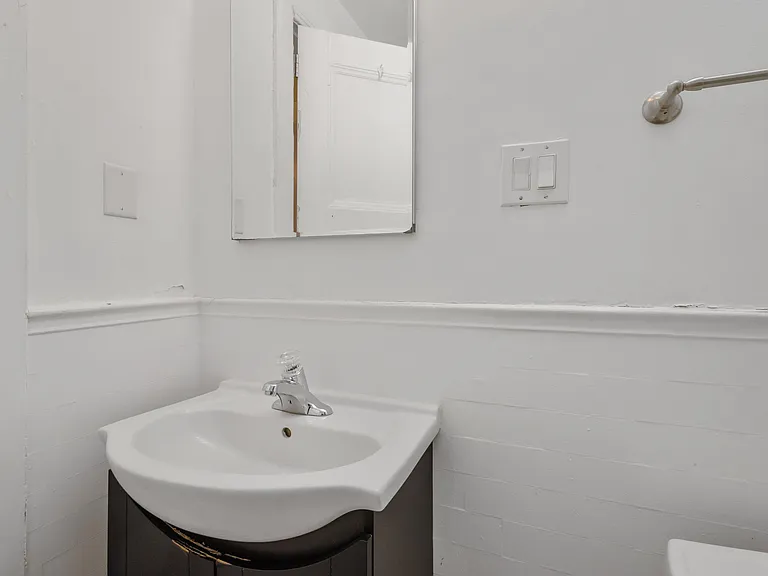 165 Laurier Ave E #2 — Photo 9